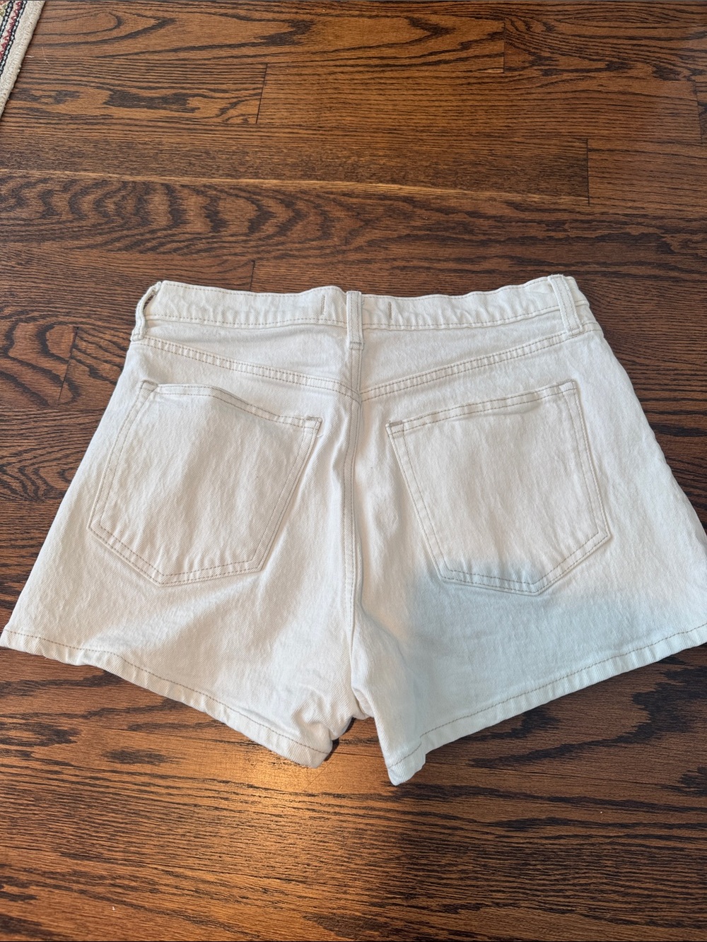 Abercrombie & Fitch 90s Relaxed Cutoff Short High-Rise - Picture 2 of 3